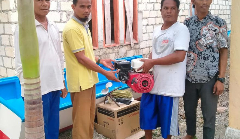 Penyerahan Bantuan Kapal Nelayan Dan ketinting Program Dana Desa Tahun Anggaran 2023