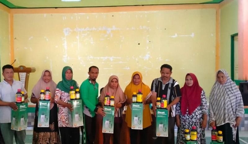 PENYERAHAN BANTUAN TANGKI SEMPROT, RACUN ULAT DAN