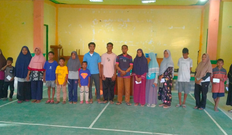 PENYERAHAN BEASISWA PRESTASI DAN BEASISWA KURANG MAMPU